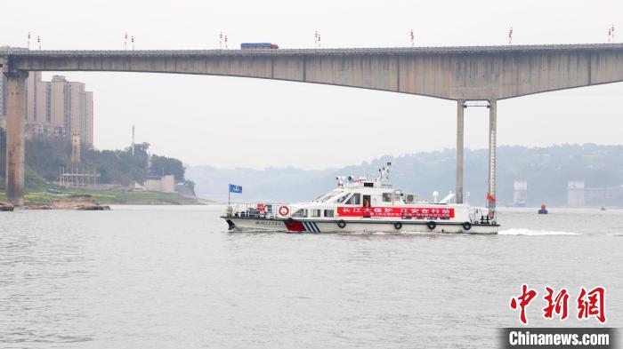 聯(lián)合巡江守護(hù)活動現(xiàn)場?！〗部h融媒體中心 攝