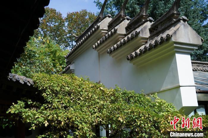 圖為西寧園林植物園內(nèi)的蘇式風格建筑。　馬銘言 攝