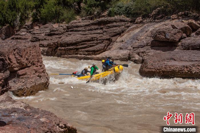 圖為瀾滄江生態(tài)漂流?！憸娼雌饔邢薰竟﹫D