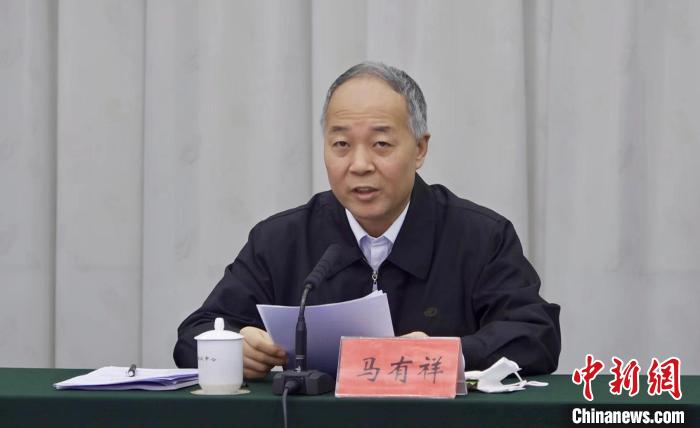 圖為農(nóng)業(yè)農(nóng)村部副部長(zhǎng)馬有祥在部省共同打造青海綠色有機(jī)農(nóng)畜產(chǎn)品輸出地推進(jìn)會(huì)議上講話?！±罱瓕?攝