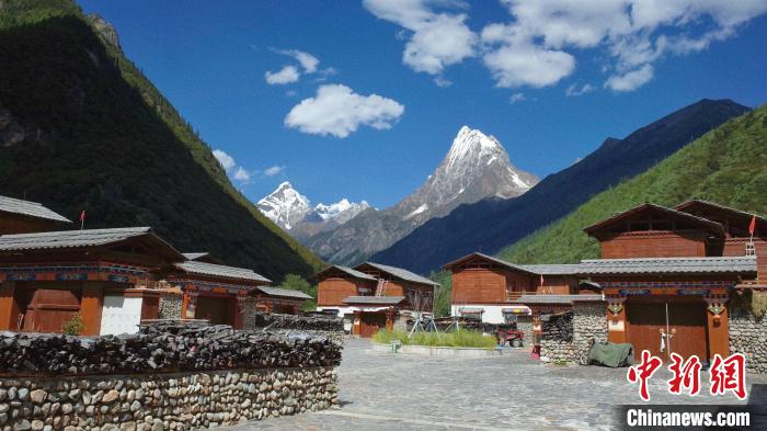 圖為西藏林芝市工布江達縣錯高古村?！≈x牧 攝