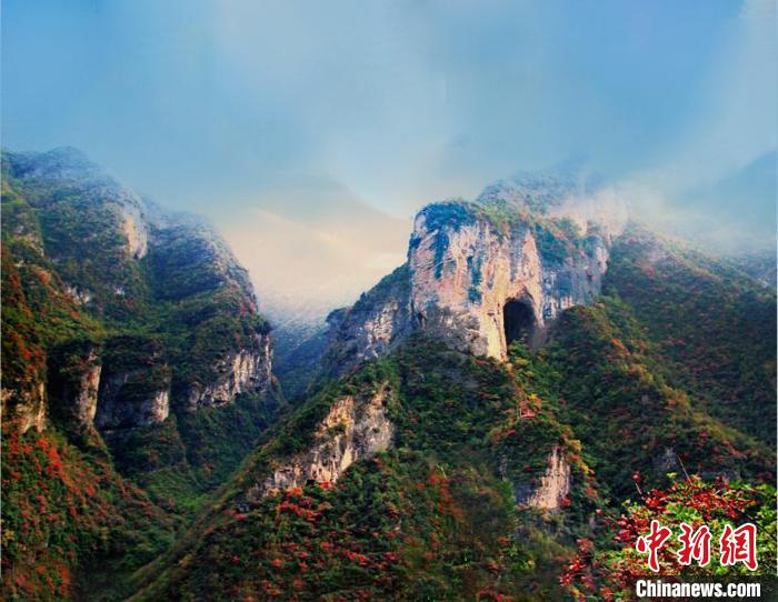 萬(wàn)源魚(yú)泉地標(biāo)?！≈炱桨?攝