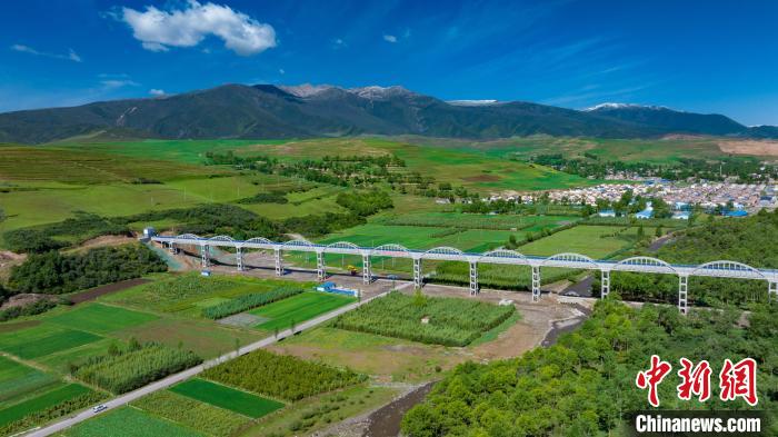 圖為引大濟湟西干渠的渡槽。(資料圖) 青海省水利廳 供圖