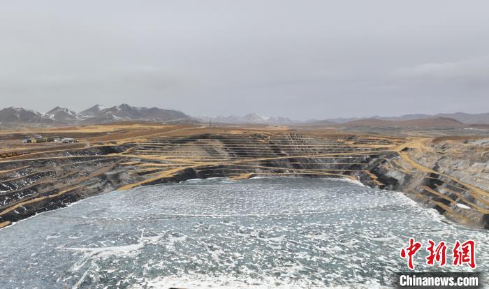 航拍圖為青海省海西蒙古族藏族自治州天峻縣木里礦區(qū)。　馬銘言 攝