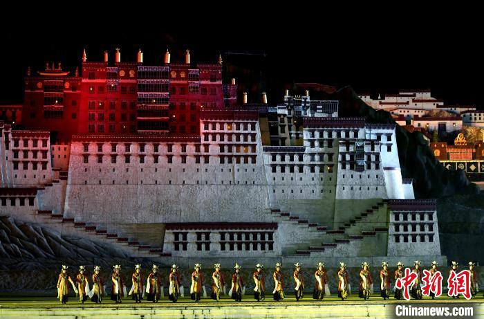 3月17日，西藏拉薩，《文成公主》大型史詩劇演出現(xiàn)場。　李林 攝