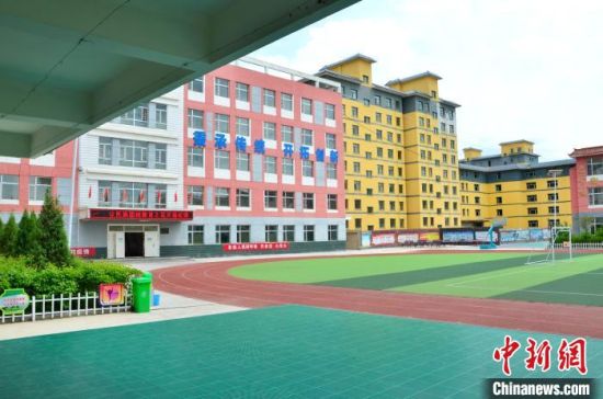 圖為化隆縣第一小學(xué)?！◆?shù)り枴z