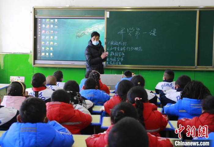 圖為學(xué)生正在上課?！●R銘言 攝