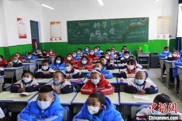 圖為正在上課的學(xué)生。　馬銘言 攝