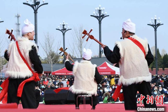 圖為陜北說書展演?！×赫赵?攝