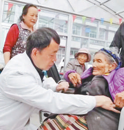 傾情助人，守護(hù)鄉(xiāng)親健康