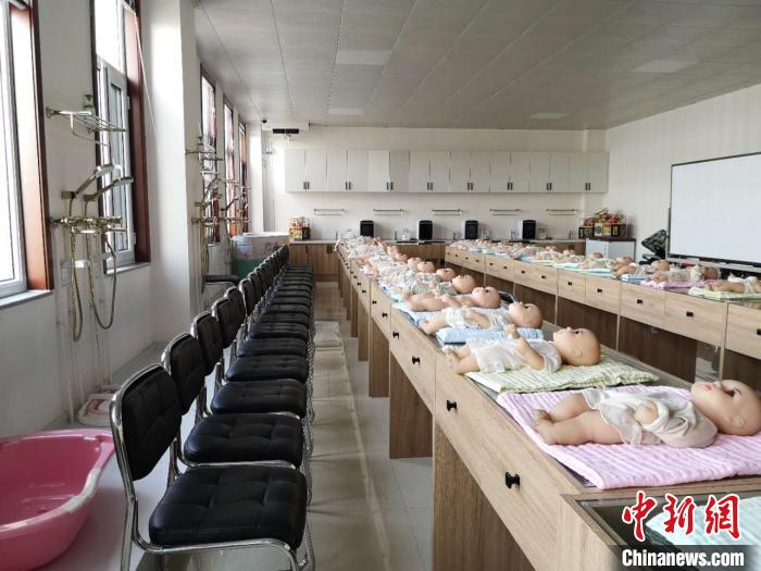 由人社部重點幫扶打造的“天鎮(zhèn)保姆”，已成為全國知名的勞務(wù)輸出品牌。　范麗芳 攝