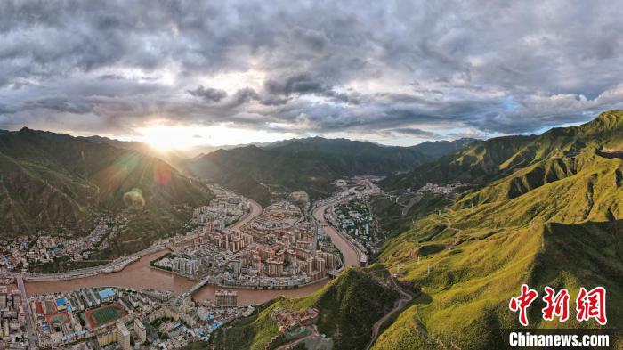 西藏昌都市3.84萬戶、19.46萬貧困人口全部脫貧