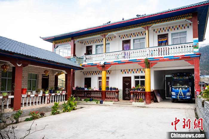 1月30日，嘎腰村，僜人苦梅夏自家的兩層樓房。<a target='_blank' ><p  align=