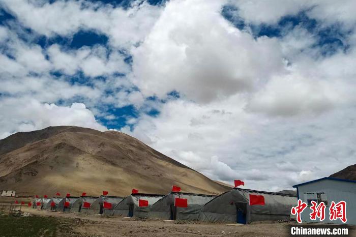 圖為西藏康馬縣的高原溫室大棚?！⒔ㄜ?攝