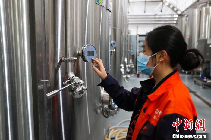 西藏芒康：葡萄種植成當?shù)孛癖娭赂恢匾緩? oldsrc=