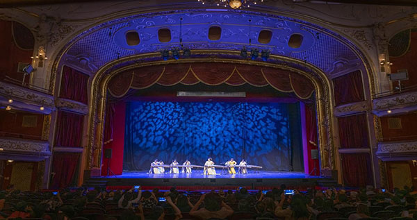 2024匈牙利青少年國際音樂會節(jié)目《戰(zhàn)臺風(fēng)》表演舞臺現(xiàn)場。兒促會藝教委供圖