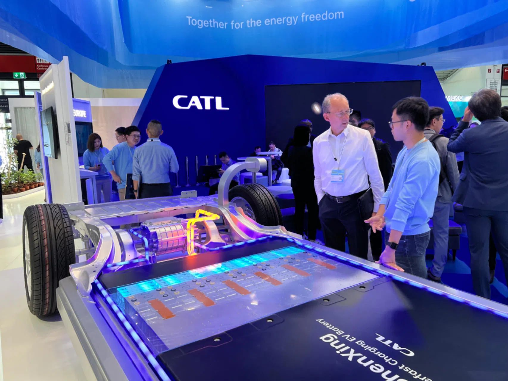 寧德時代在德國國際汽車及智慧出行博覽會的展臺。人民網(wǎng)記者 李強攝
