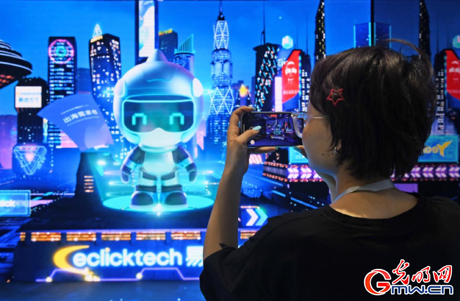 組圖丨AI、網(wǎng)絡(luò)安全、跨境電商……數(shù)字經(jīng)濟(jì)如此 “陜”耀