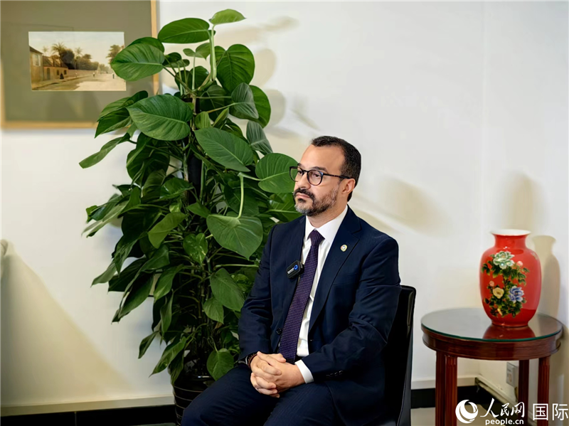 巴西文化部副部長(zhǎng)卡西修斯·羅薩接受人民網(wǎng)專(zhuān)訪(fǎng)。人民網(wǎng)記者 符園園攝