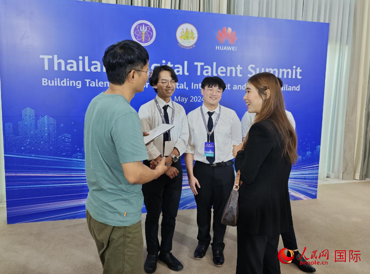 泰國國立法政大學(xué)學(xué)生接受本網(wǎng)采訪。李映民攝