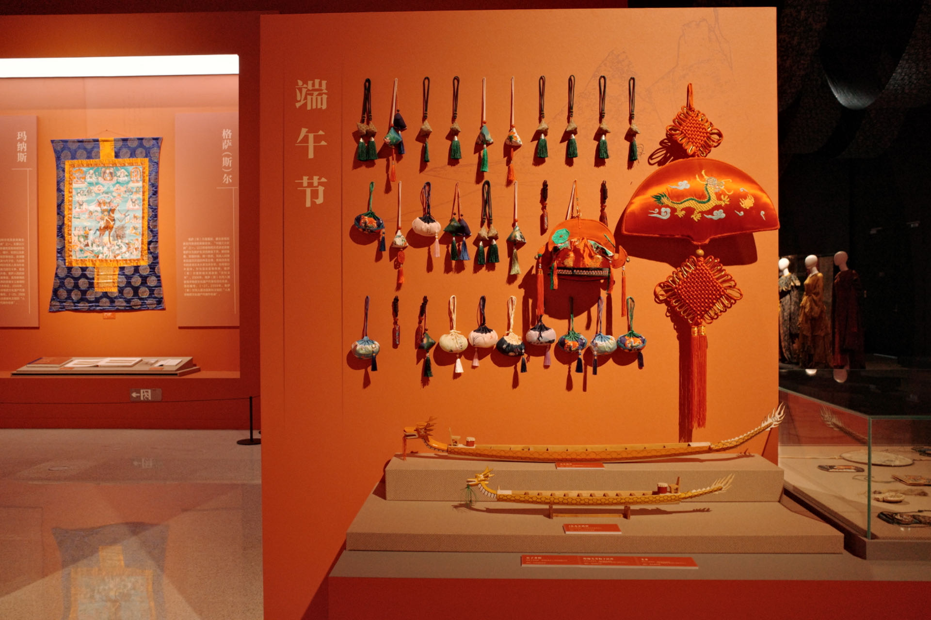 “氣象萬千——中國非遺保護(hù)實(shí)踐主題展”展示了端午節(jié)主題的非遺。人民網(wǎng)記者 劉微攝