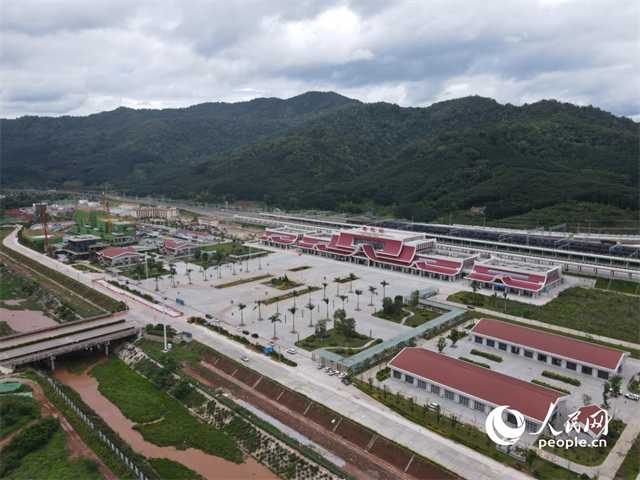 航拍云南磨憨口岸。 人民網(wǎng)記者 符皓攝