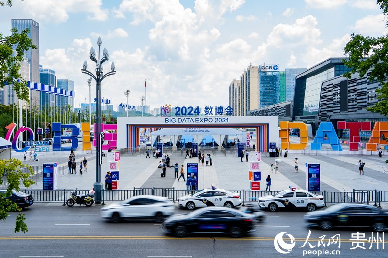 1、2024數(shù)博會(huì)于8月28日拉開帷幕。人民網(wǎng) 陽(yáng)茜攝.jpg