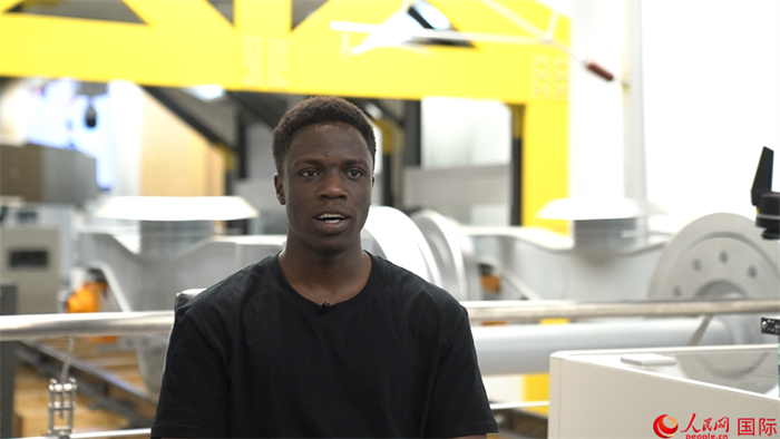 北京交通大學(xué)肯尼亞籍留學(xué)生阿布接受人民網(wǎng)采訪。人民網(wǎng) 周琳佳 攝