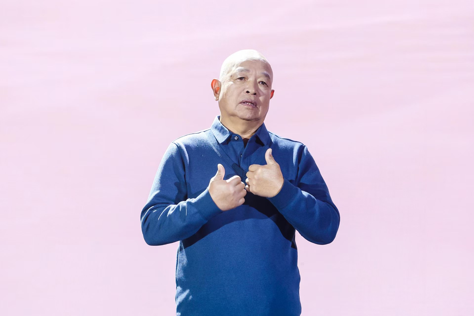 “山東好人”、煙臺(tái)市無(wú)聲洗車場(chǎng)經(jīng)理柳興濤。人民視頻供圖。