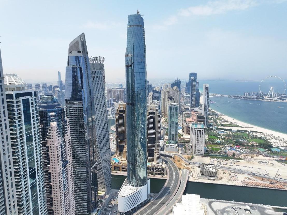 圖中最高建筑即為迪拜藍(lán)天酒店。中鐵十八局供圖