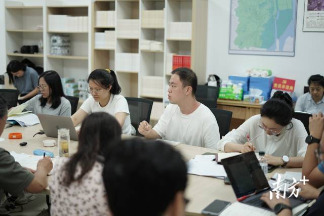 “夜總會(huì)”現(xiàn)場(chǎng)。