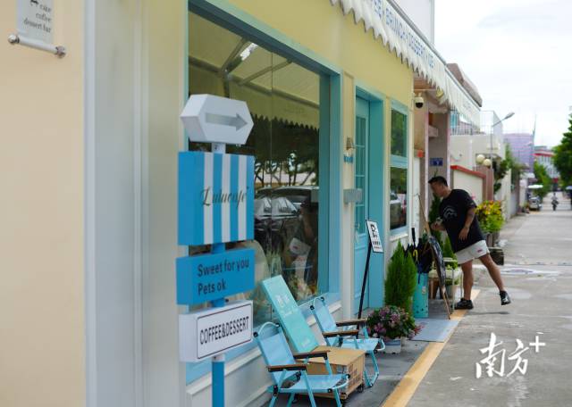 崖口村的網(wǎng)紅咖啡店。