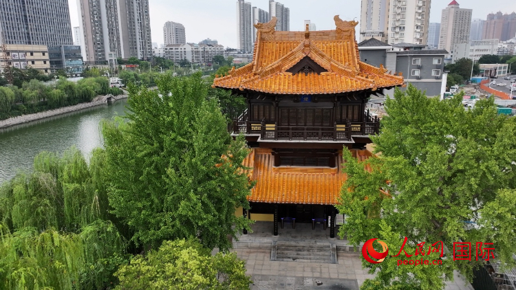 黃樓外觀。人民網(wǎng)記者 余樂攝