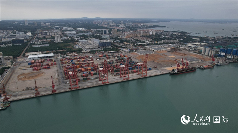 海南省儋州市洋浦國際集裝箱碼頭俯瞰圖。人民網記者孟凡盛攝