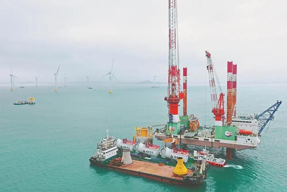 福能集團曾是“一煤獨大”的老國企，近年來積極轉(zhuǎn)型，布局新能源、新材料、醫(yī)療健康等領(lǐng)域。圖為福能集團三川海上風(fēng)電項目。（資料圖片）