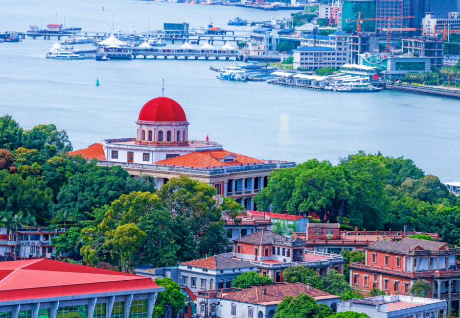 鼓浪嶼素有“萬國建筑博物館”的美譽，八卦樓作為全國重點文物保護單位，是鼓浪嶼世界文化遺產(chǎn)核心要素之一。楊勁堅 攝