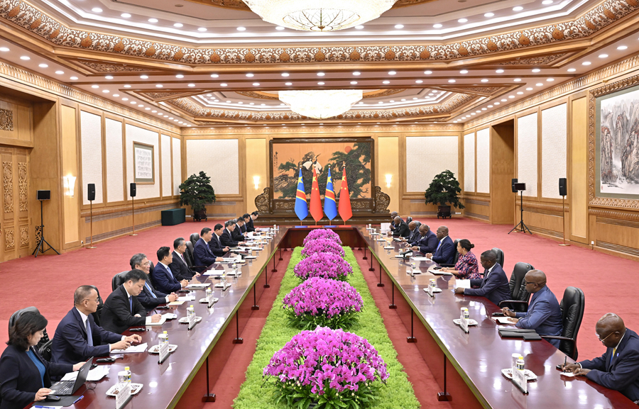 9月2日上午，國(guó)家主席習(xí)近平在北京人民大會(huì)堂會(huì)見來(lái)華出席中非合作論壇北京峰會(huì)的剛果（金）總統(tǒng)齊塞克迪。