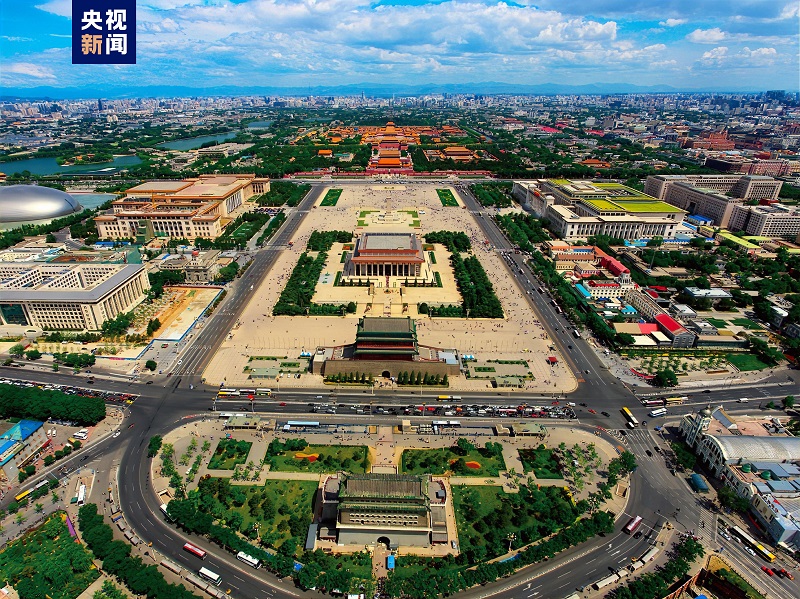 △全長7.8公里的北京中軸線上，分布有鐘鼓樓、景山、故宮等15處遺產(chǎn)構(gòu)成要素。