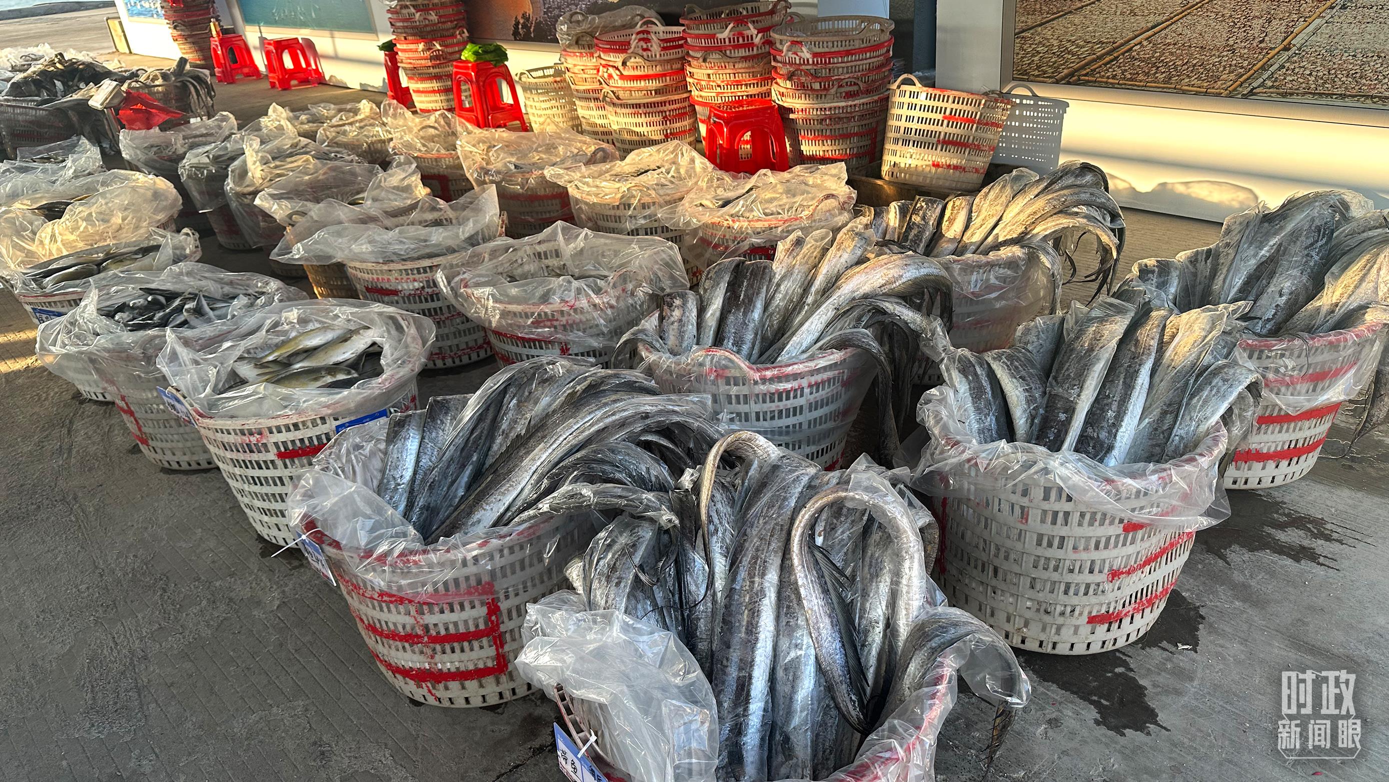 △澳角村的海產(chǎn)品。（總臺(tái)央視記者覃思拍攝）