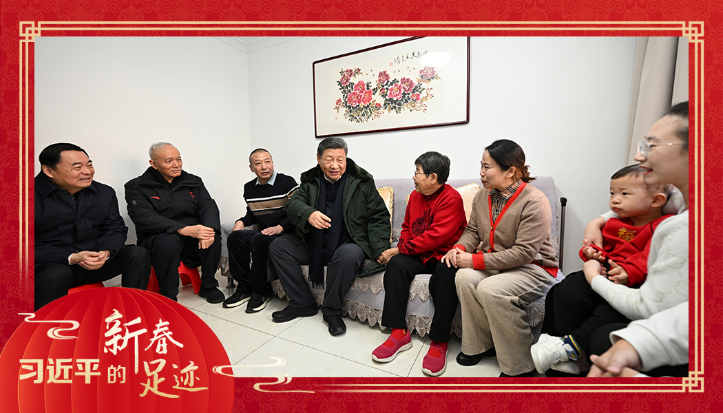 2025年1月23日，農(nóng)歷新年前夕，習(xí)近平總書記在遼寧沈陽(yáng)大東區(qū)長(zhǎng)安街道長(zhǎng)安小區(qū)考察時(shí)，走進(jìn)居民郎素蘭家中看望。