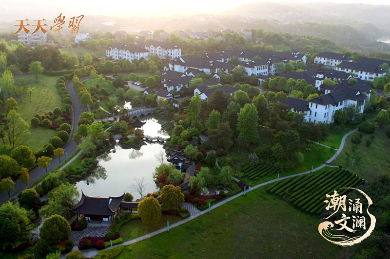 如今，越劇不僅活躍在嵊州人日常生活的一個個角落，也深深烙印在嵊州人的精神血脈之中。圖為古色古香的嵊州越劇藝術(shù)學(xué)校。