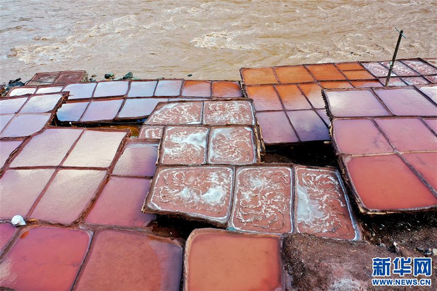 (新華視界)(4)鳥瞰芒康古鹽田