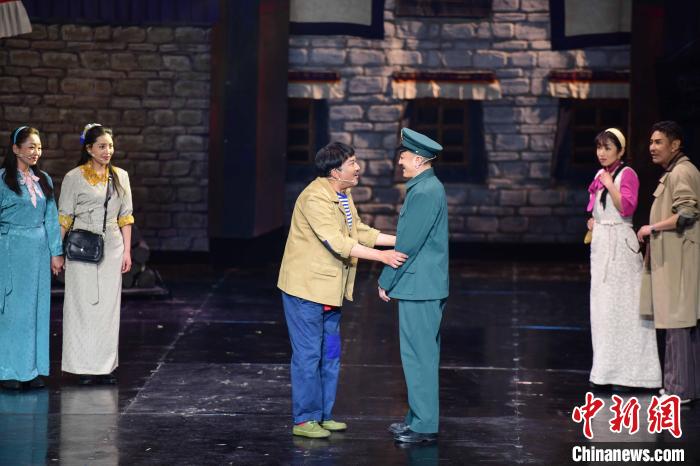 圖為西藏本土話劇《八廓街北院》演出現場?！?攝