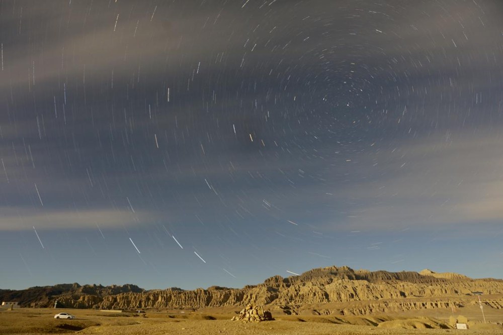 札達(dá)土林上空的星空。旦真次旦攝
