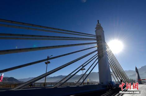 8圖 2013年11月27日納金大橋通車儀式。圖片來源：中新社。.jpg