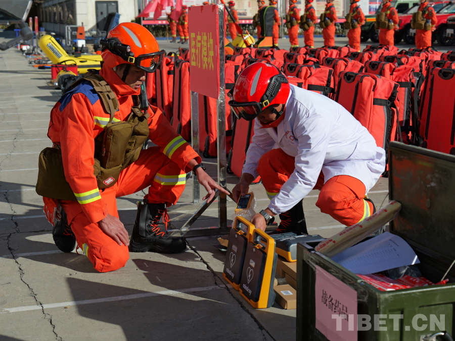 圖為 抽查自動體外除顫機(jī) 作者丹增平措.JPG