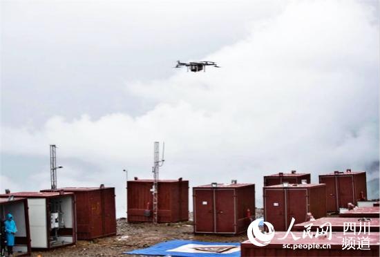 四川甘孜雅江縣引入無人機(jī)運(yùn)輸，拓寬群眾致富增收新渠道。（圖片由雅江縣委宣傳部提供）