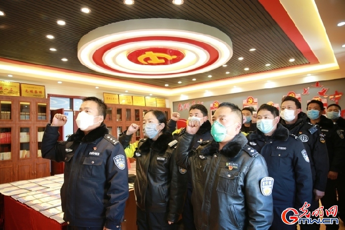 青海玉樹(shù)囊謙公安在抗“疫”一線(xiàn)展風(fēng)采