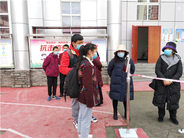 圖片默認(rèn)標(biāo)題_fororder_1、學(xué)生排隊(duì)進(jìn)入校園-攝影-左斌