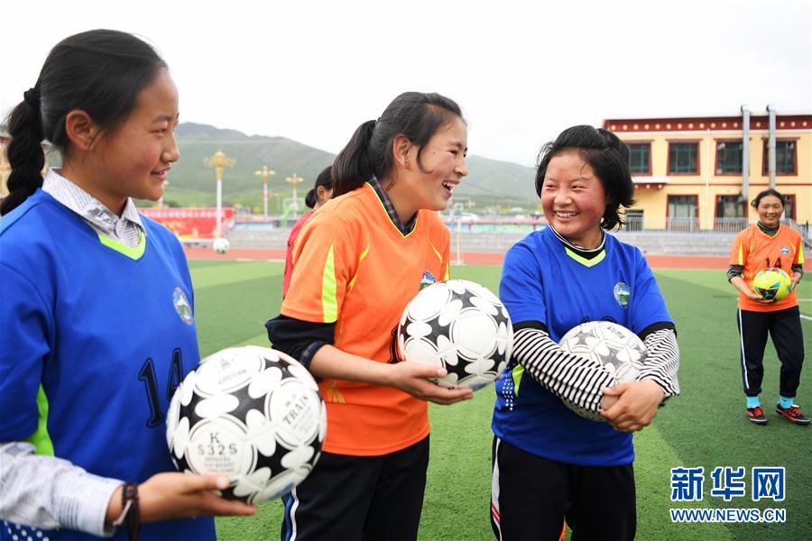 （體育·專題）（12）足球——踢球吧！草原女孩